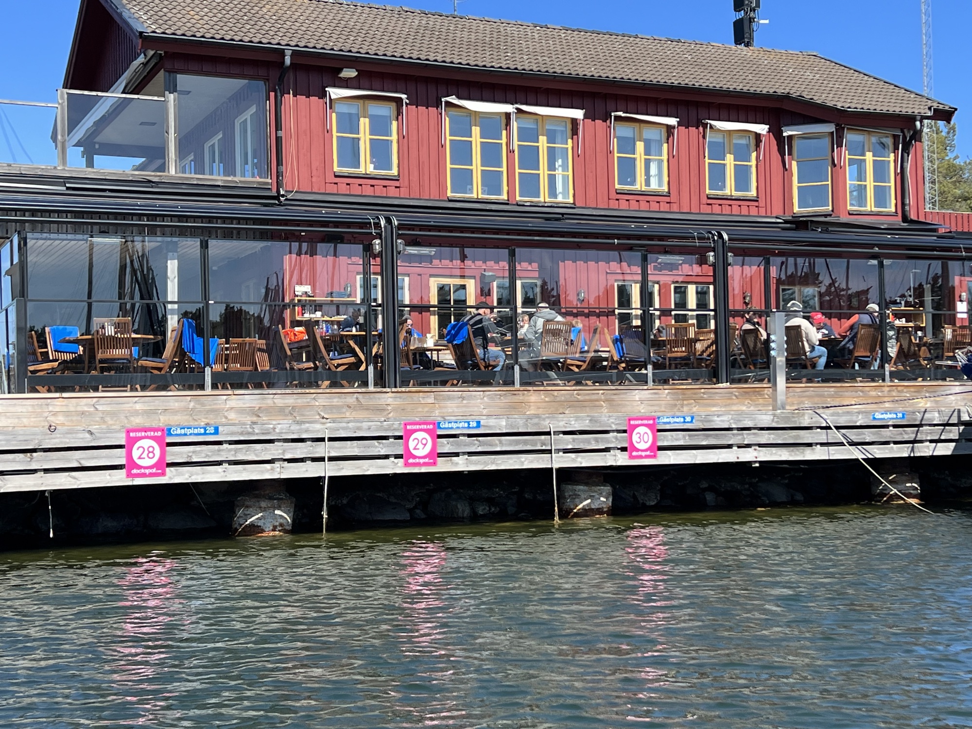 Dockspotplatser finns i den södra gästhamnen (runda G-bryggan).